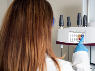 Distek: Aparatura za teste raztapljanja Model 2500 Select - upravljanje zaslona na dotik